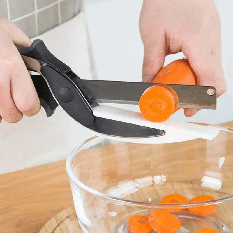 Versatile Kitchen Scissors With Built In Cutting Board