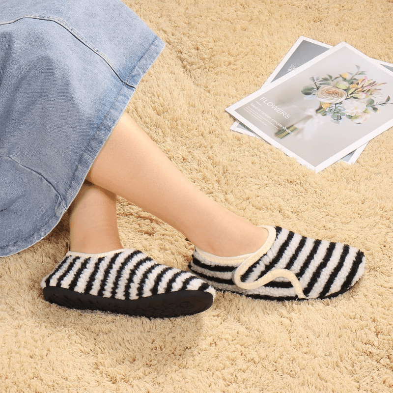 Fleece lined slippers - Striped Lined Design Indoor Diabetic Slippers - Cloud Cushion Slides