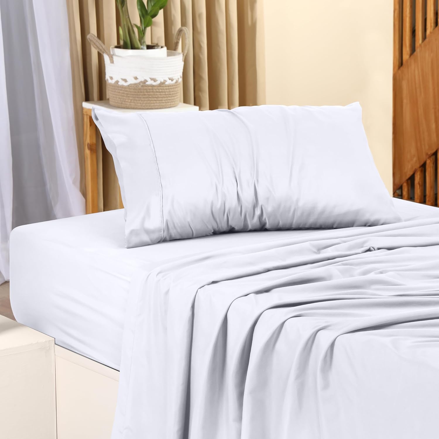Luxurious Bedsheet Set With Deep Pocket Design