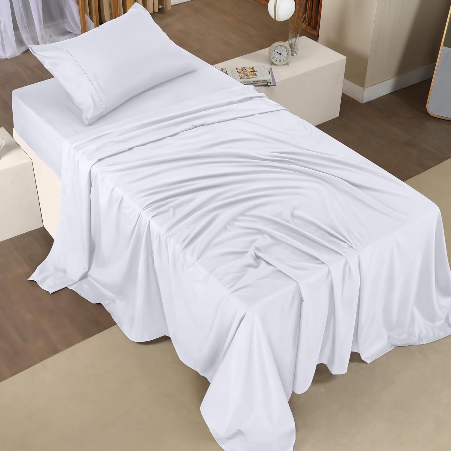 Luxurious Bedsheet Set With Deep Pocket Design