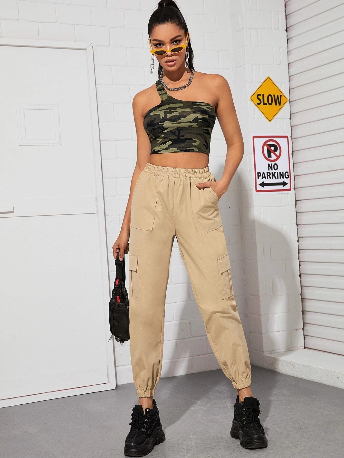 Flap Pocket Side Elastic Waist Cargo Pants – pocket detail close-up