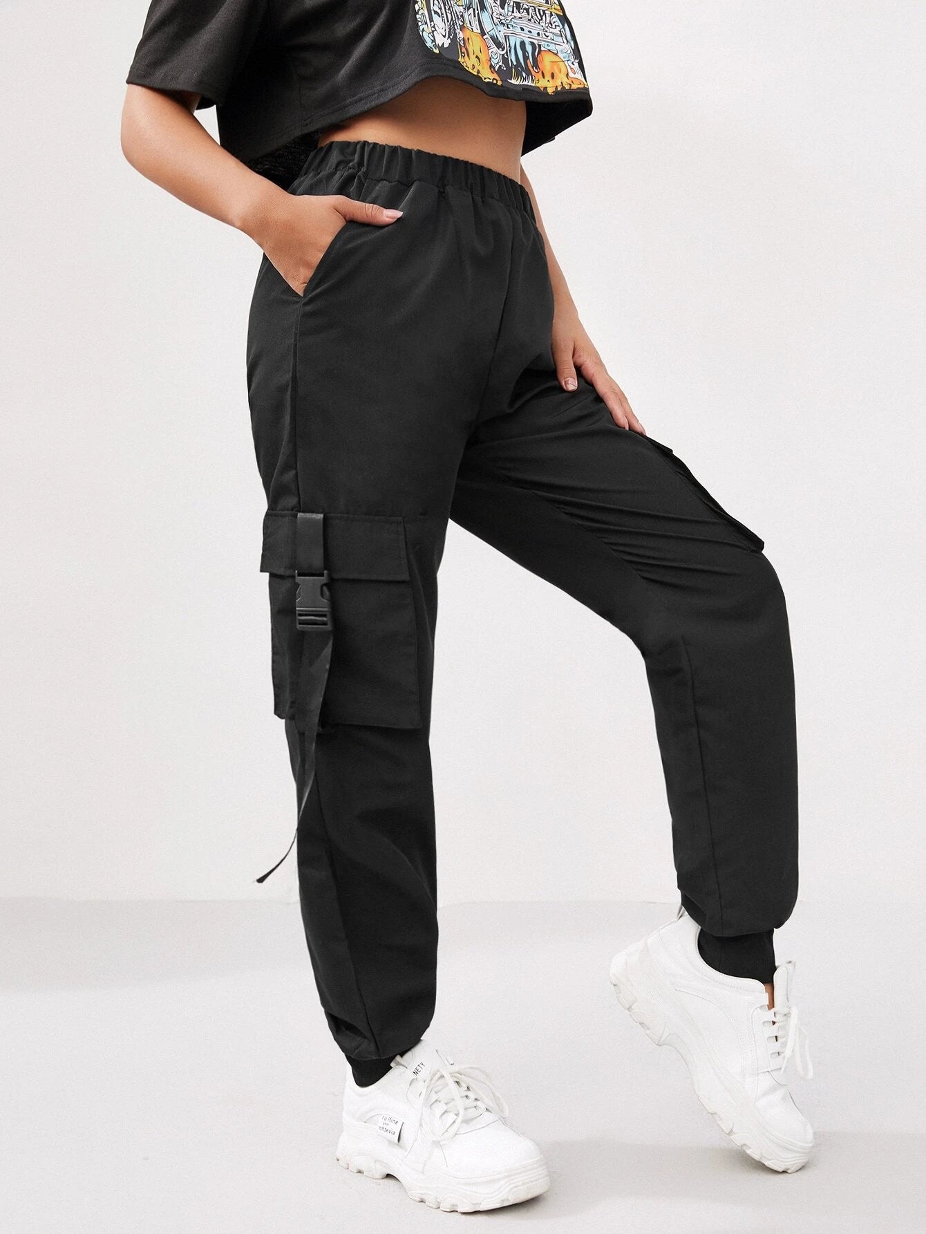 Flap Pocket Solid Color Parachute Cargo Pants – pocket detail close-up