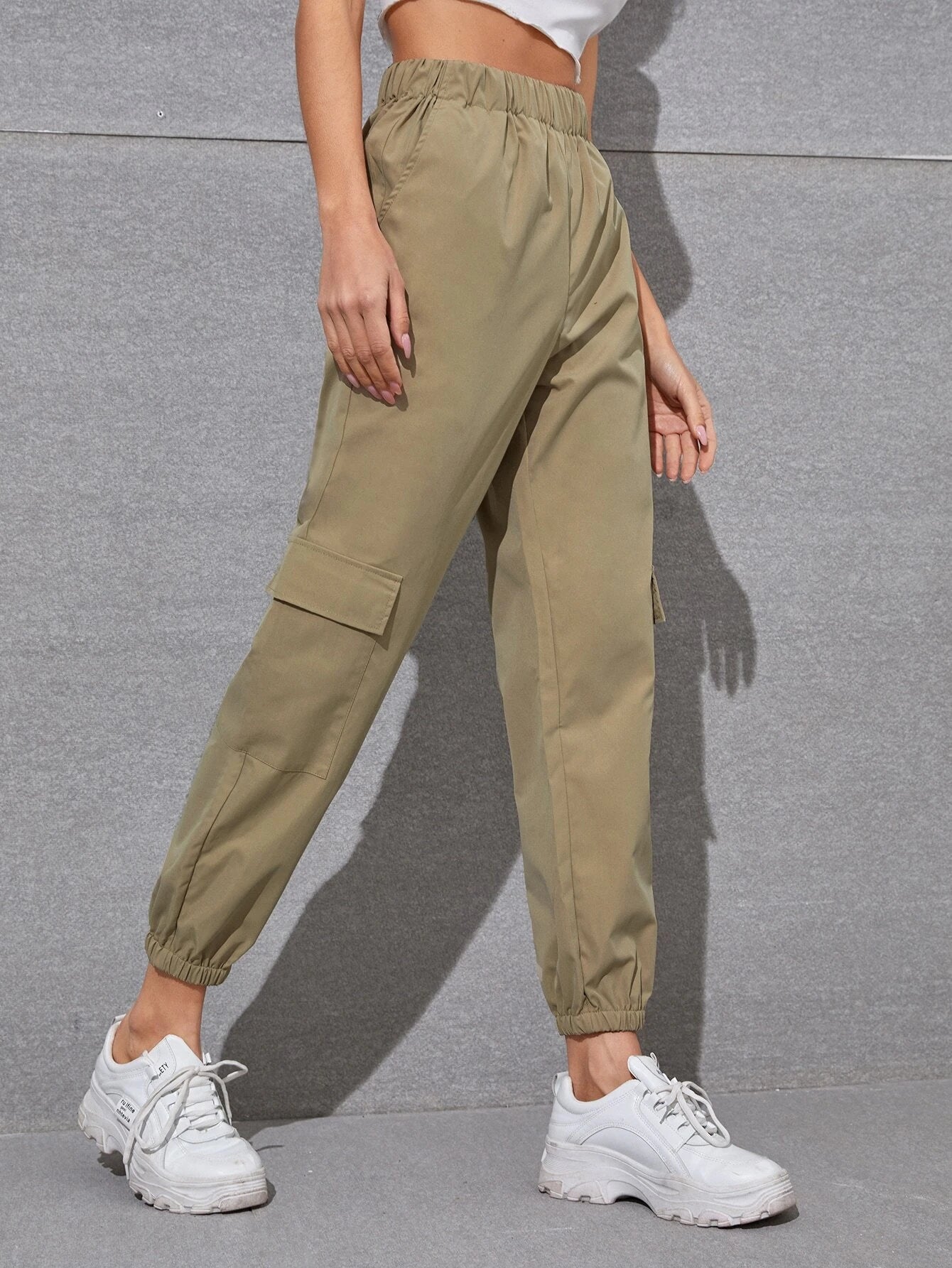Side Flap Pocket Solid Cargo Pants – back view detail