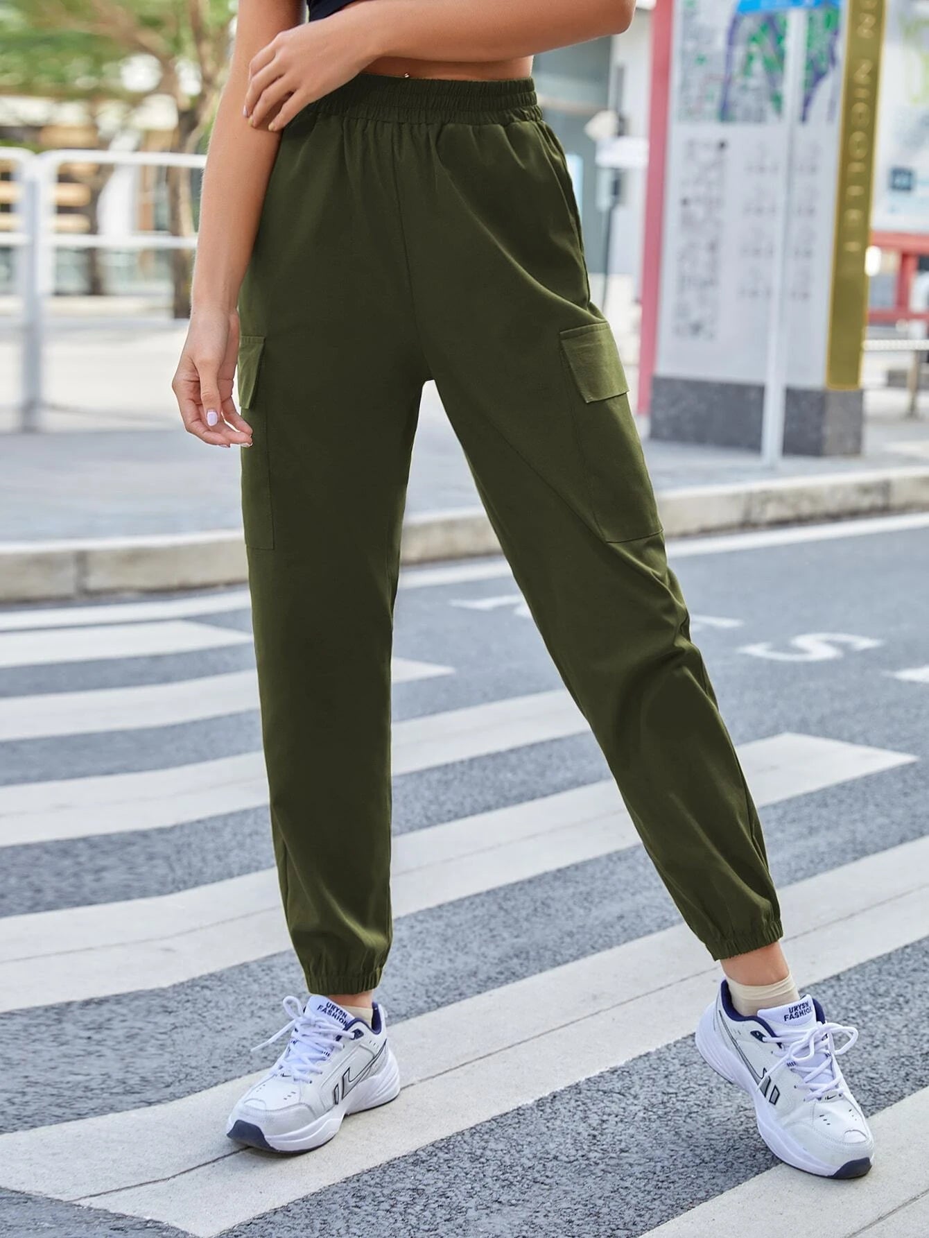 Elastic Slant Pocket Cargo Pant – back view detail