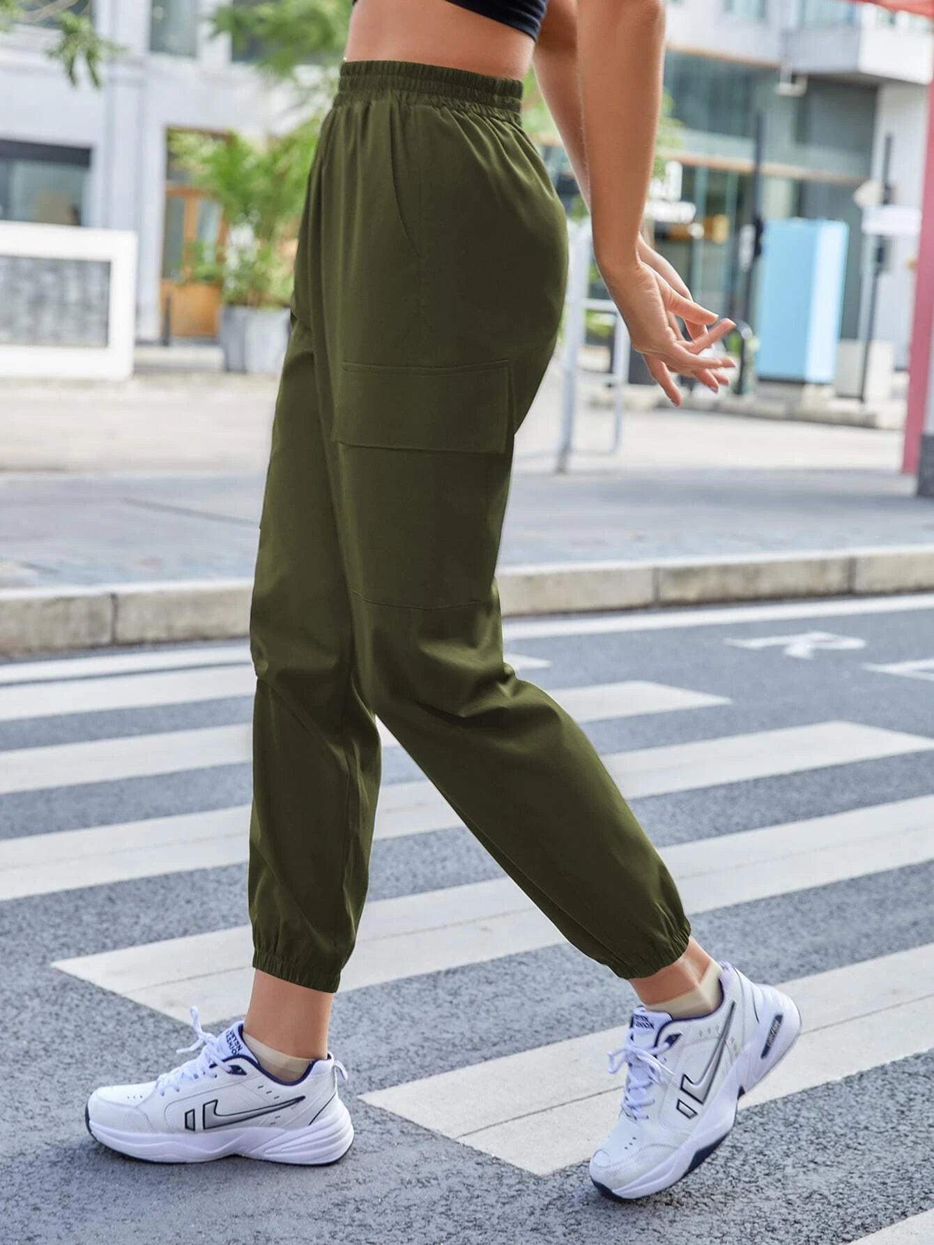 Elastic Slant Pocket Cargo Pant – pocket detail close-up