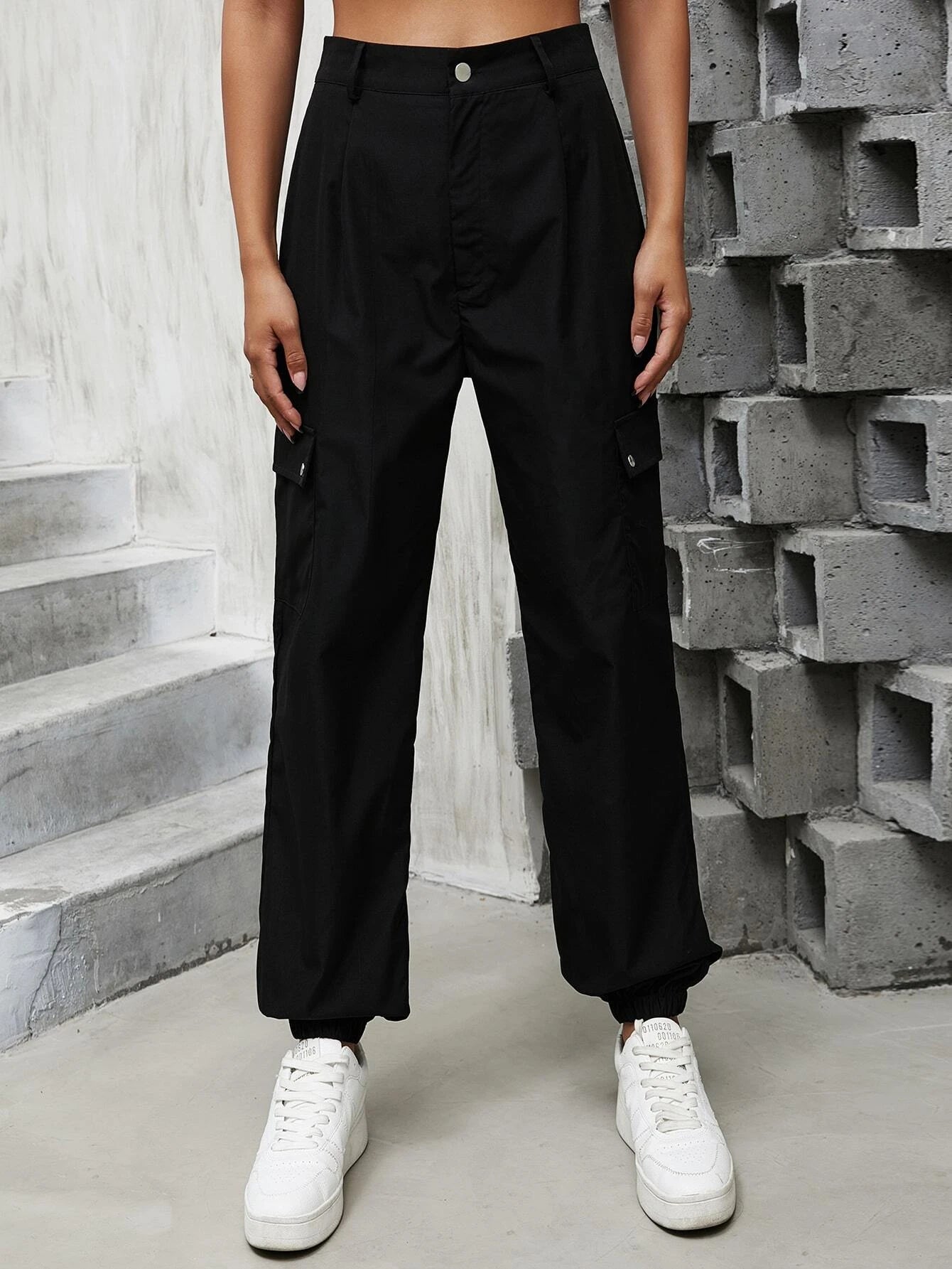 Solid Colored Pocket Cargo Pant – waistband detail