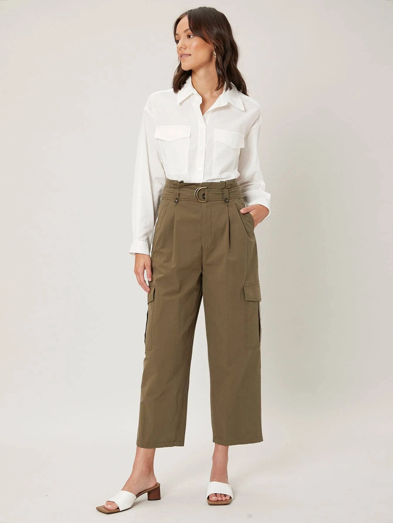 Cropped Cargo Pants – pocket detail close-up
