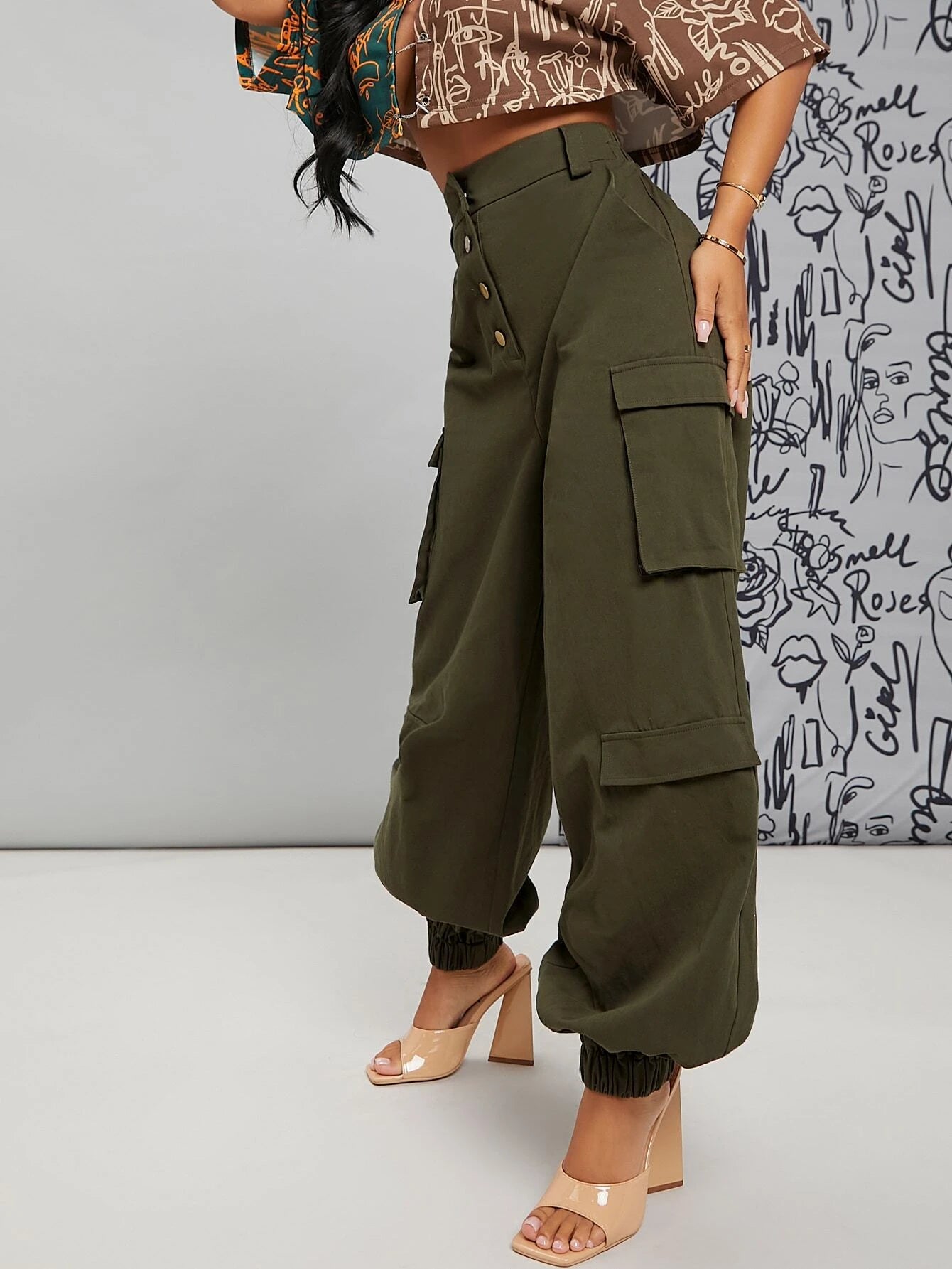 Solid Color Utility Pocket Cargo Pants – back view detail