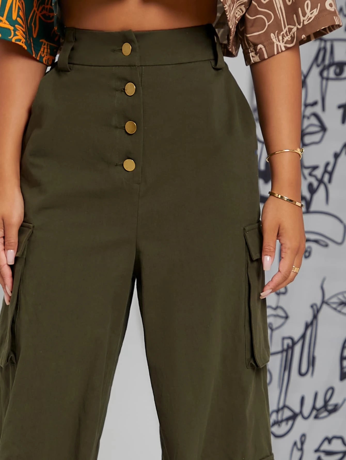 Solid Color Utility Pocket Cargo Pants – pocket detail close-up