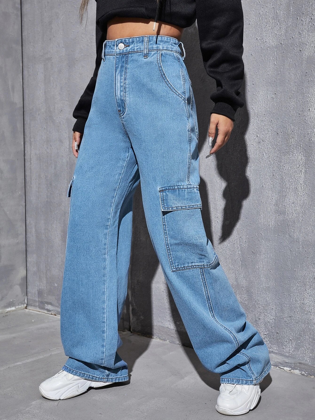 Classic Fit Zippered Denim Cargo Pants – fit and style view