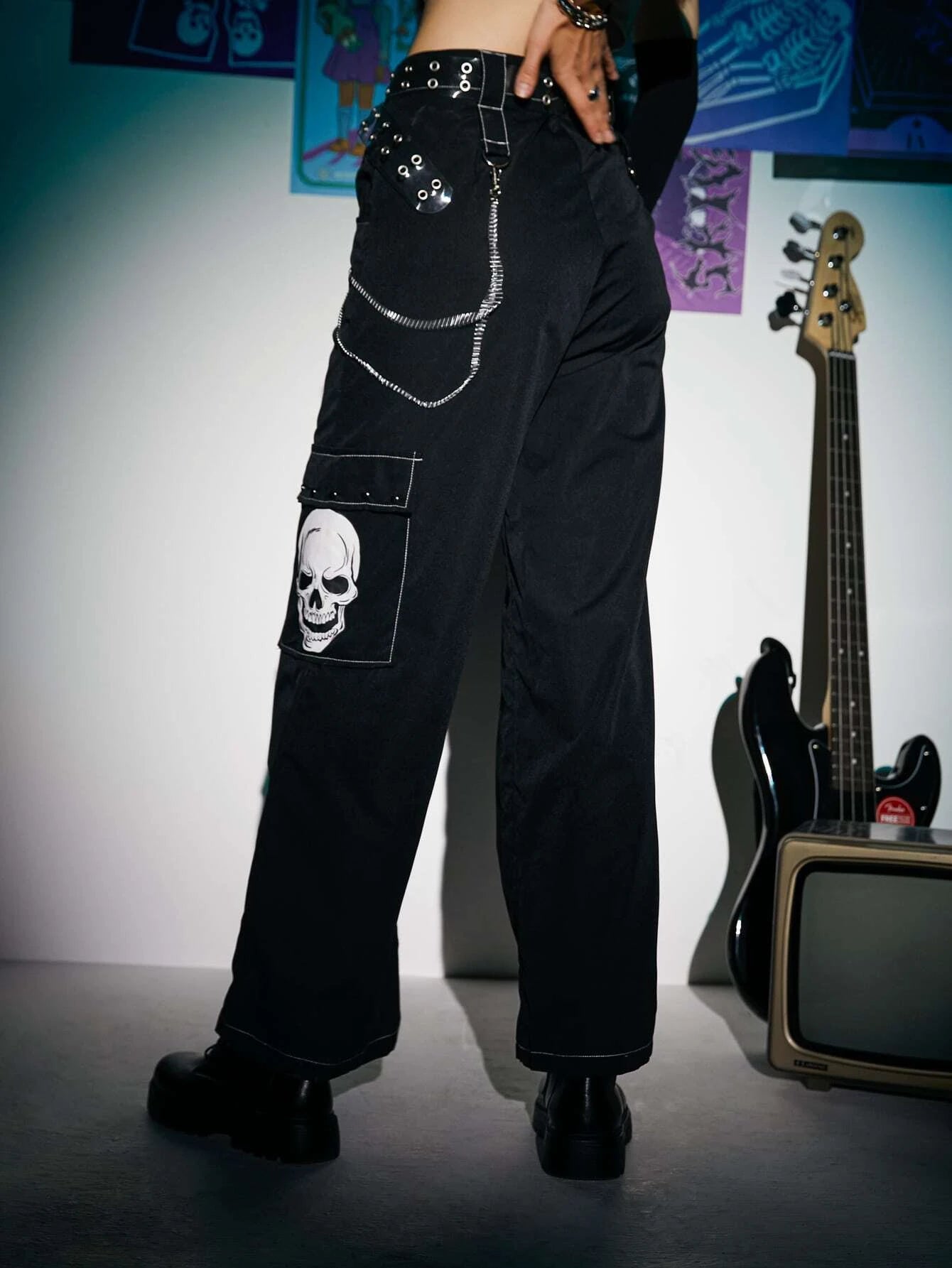 Casual Printed Cargo Pants – pocket detail close-up