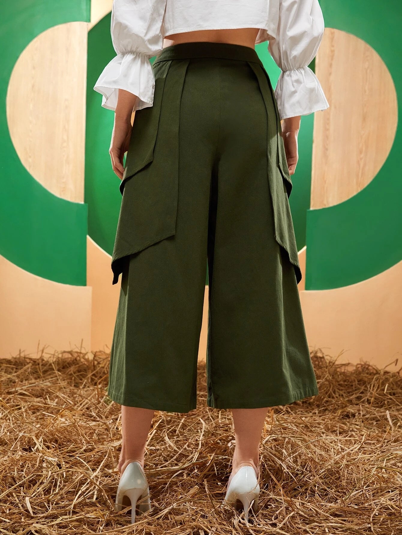 Solid Color Wide Bottom Pants – back view detail