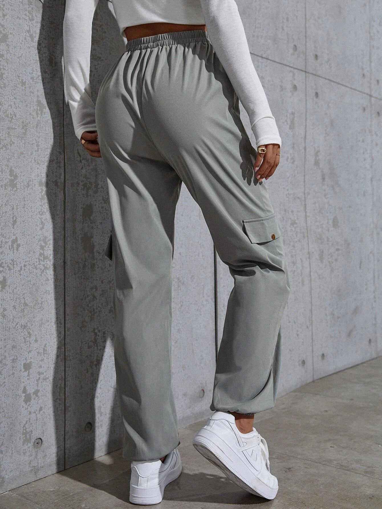 Knot Flap Pocket Cargo Pant – full length outfit view