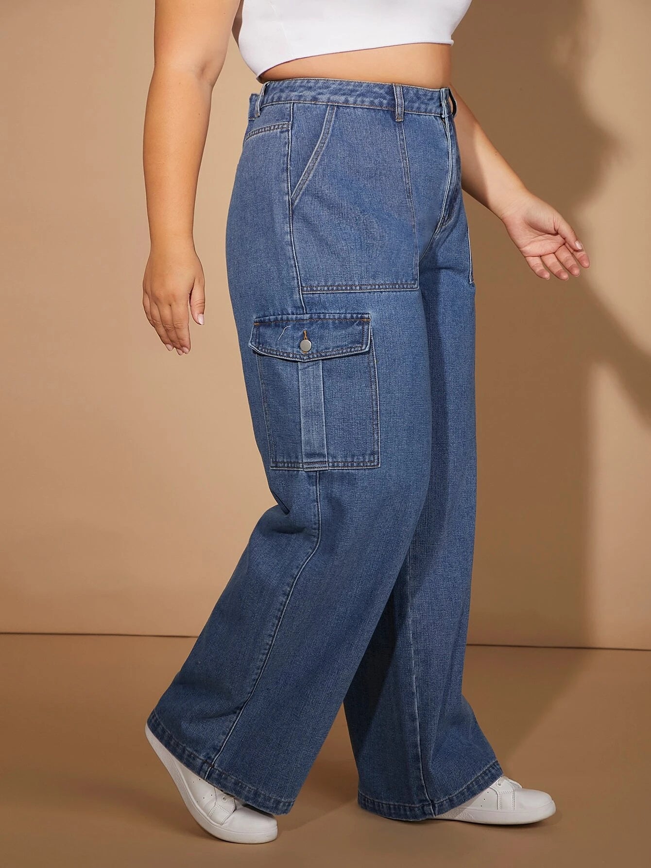 Cargo Jeans With Additional Flap Pocket Detail – pocket detail close-up