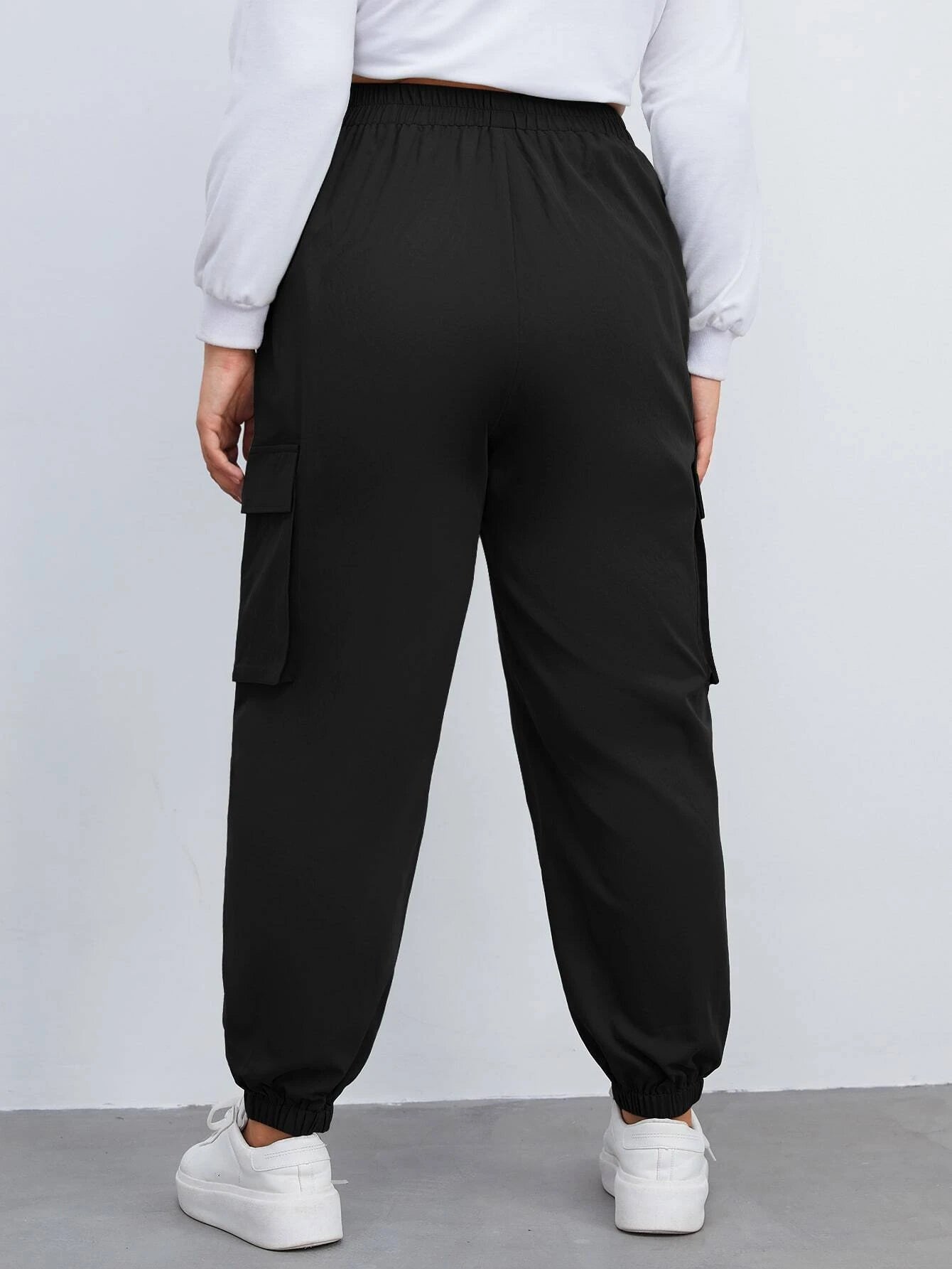 Regular Fit Flap Pocket Cargo Pant – back view detail