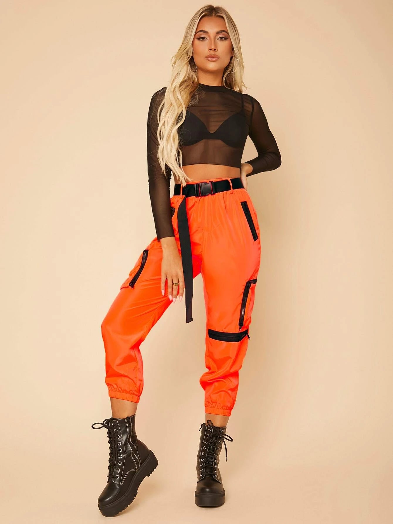 Buckle Belt Capris Cargo Pant – waistband detail