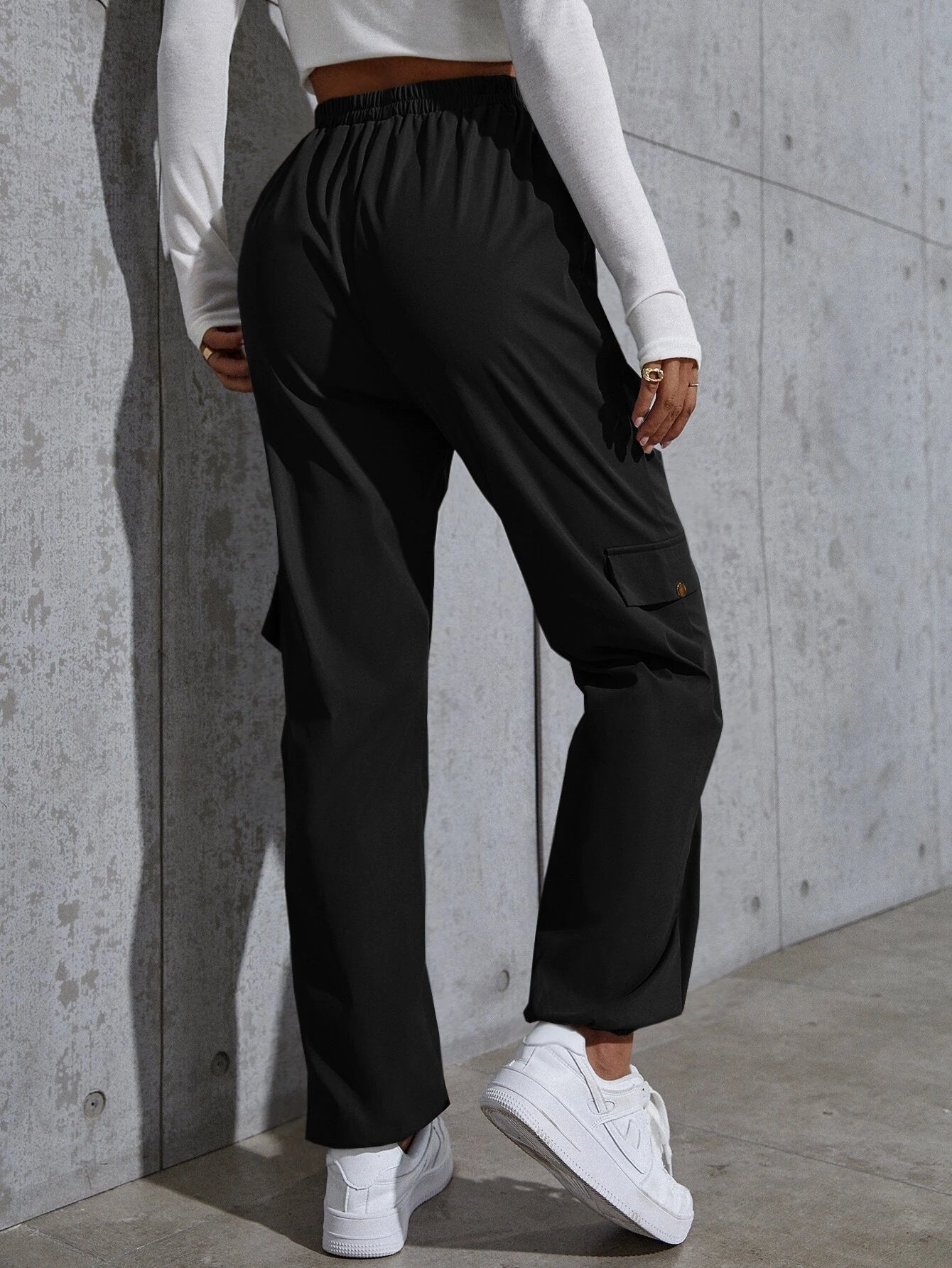 Knot Flap Pocket Cargo Pant – back view detail