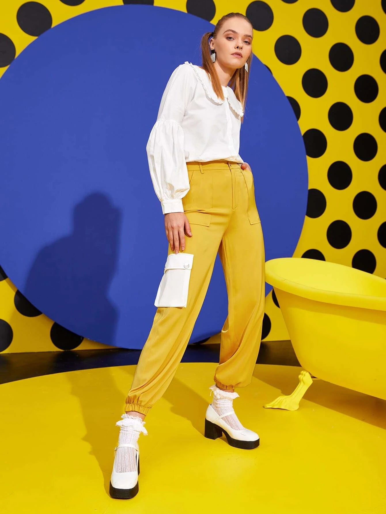 Contrast Flap Pocket Cargo Pants – side profile view