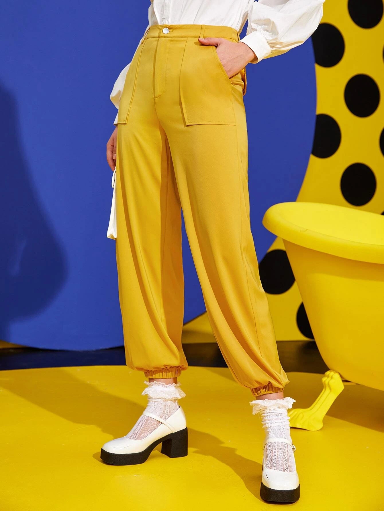 Contrast Flap Pocket Cargo Pants – full length outfit view