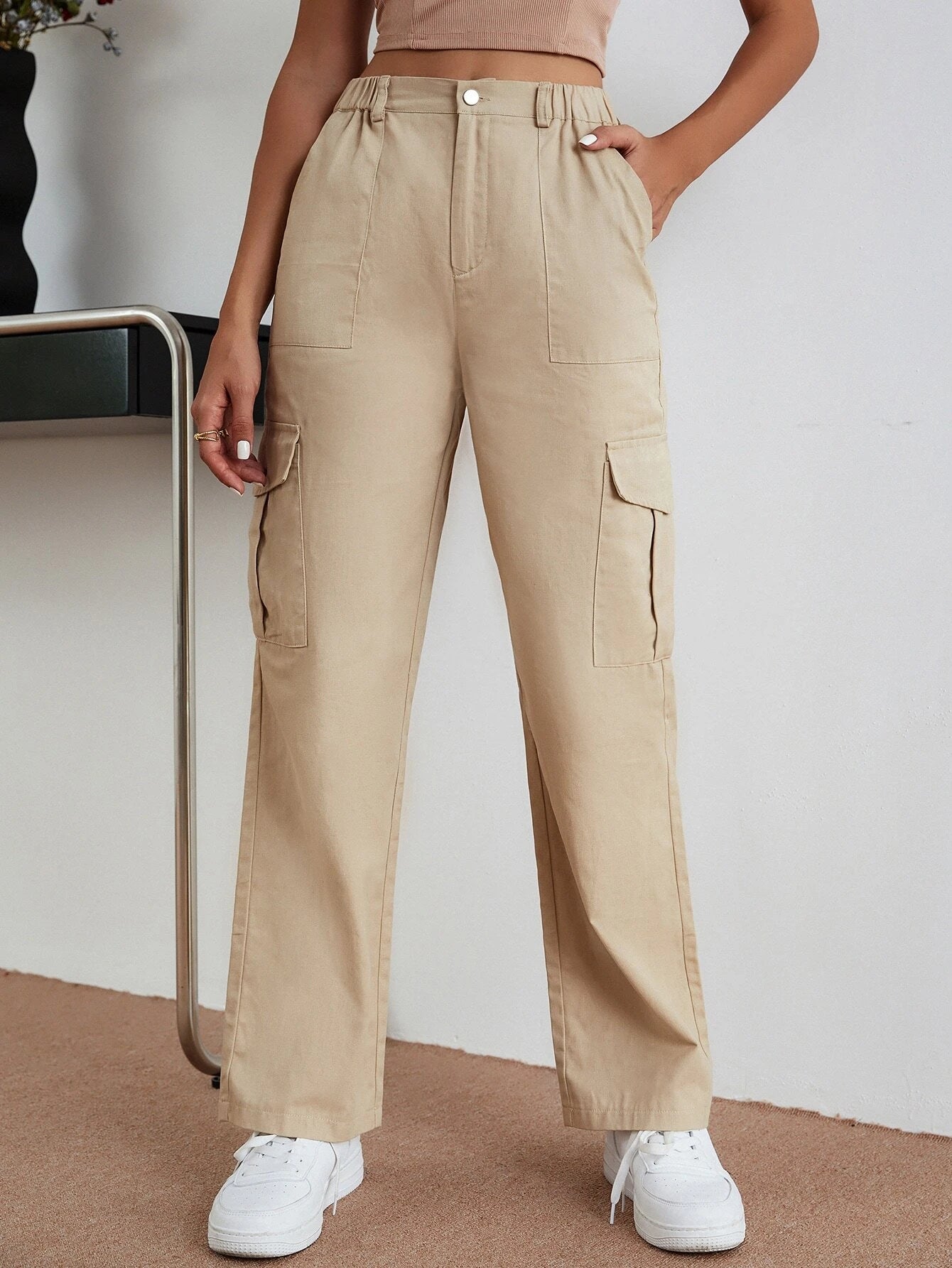 Slant Pocket Cargo Pants in Black – waistband detail