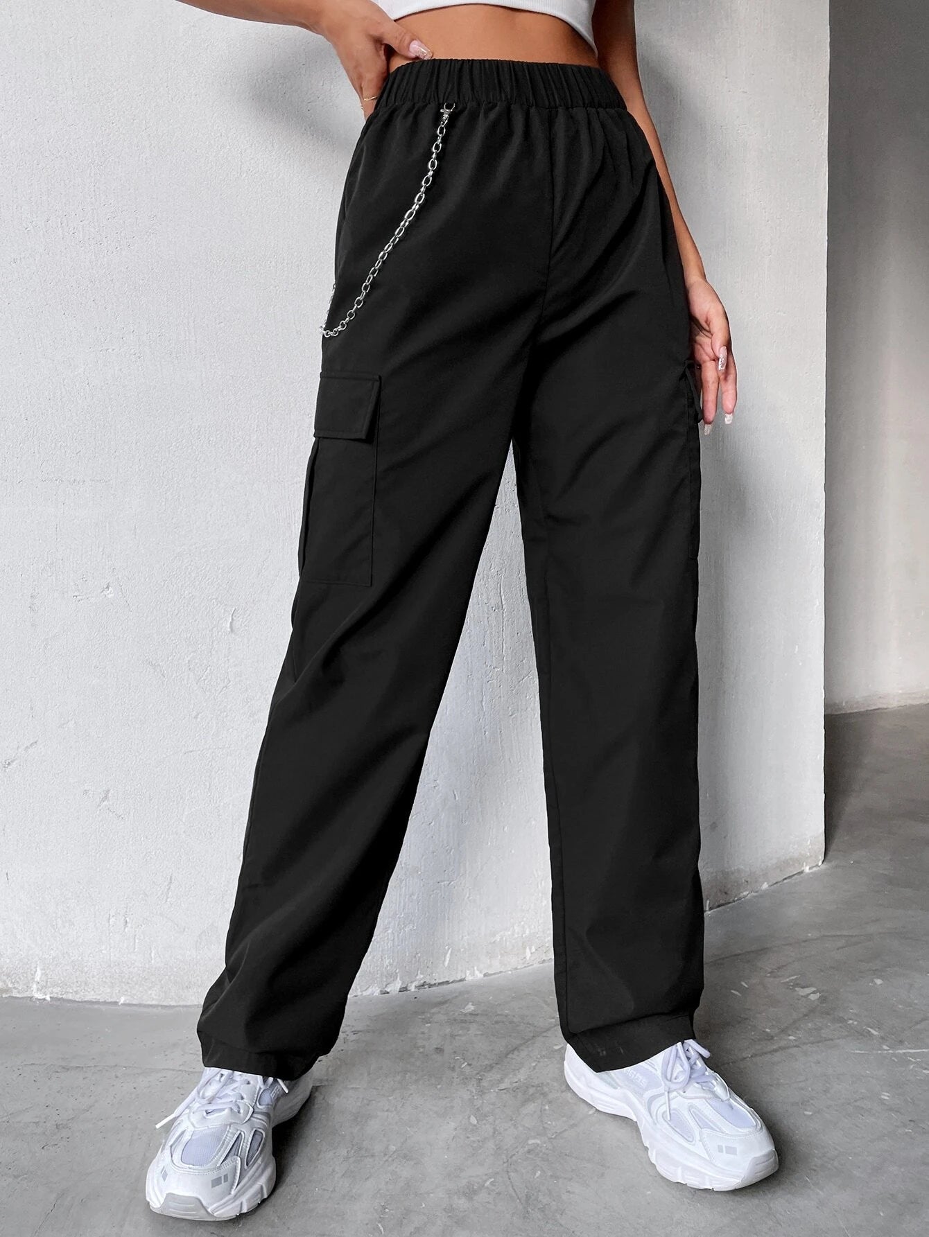Elastic Waist Cargo Pants With Chain in Black – waistband detail