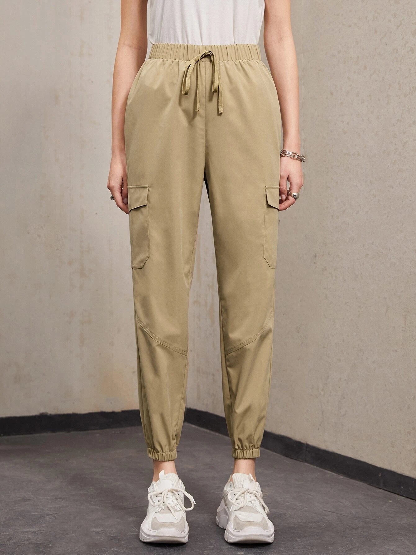 Flap Pocket Cropped Cargo Pant – model wearing view