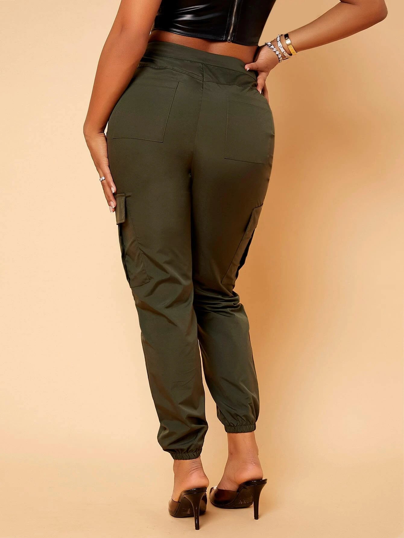 Zip Up Pocket Side Cargo Pants – waistband detail