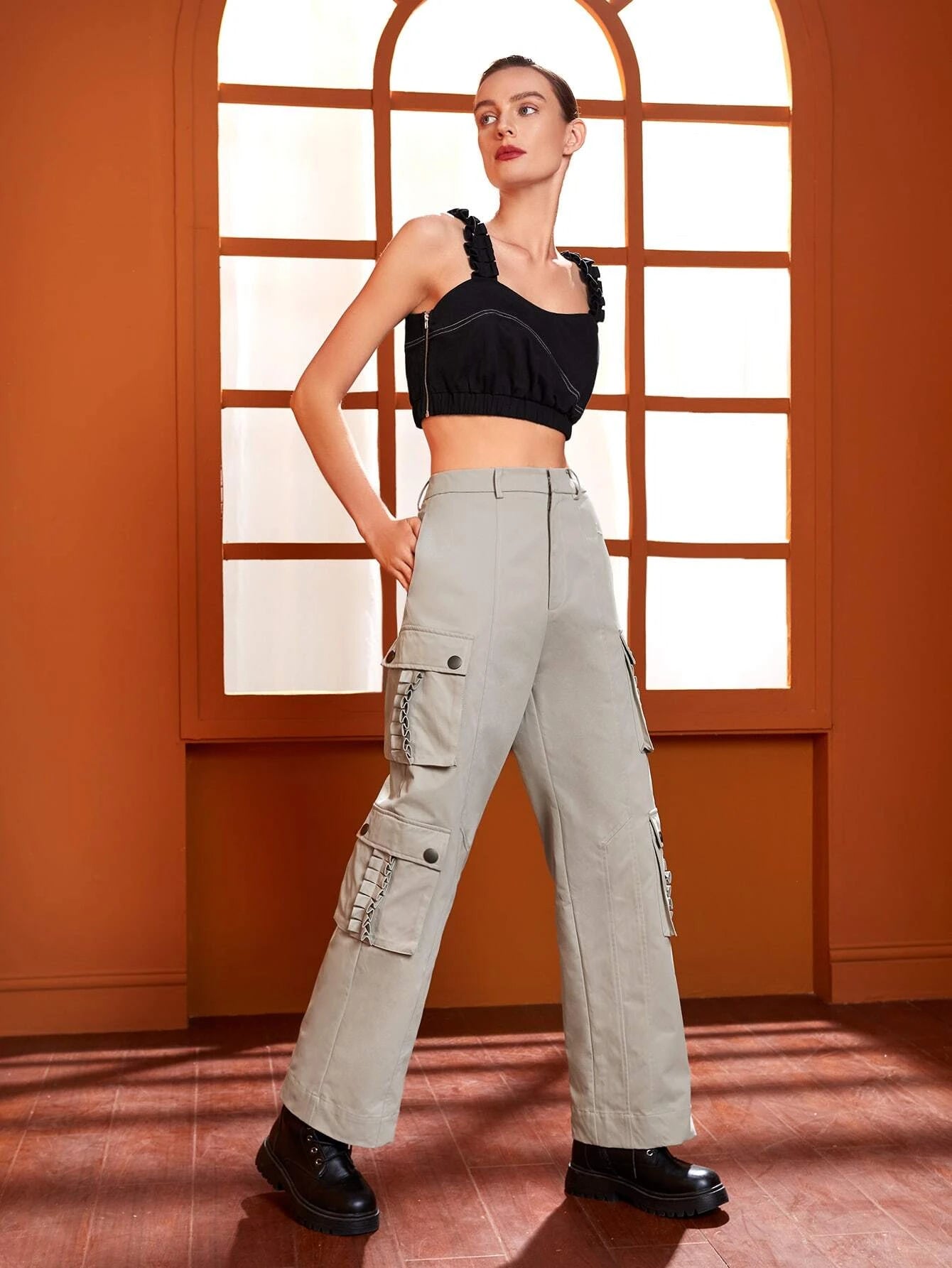 Gathered Detail Pocket Patched Pants – waistband detail