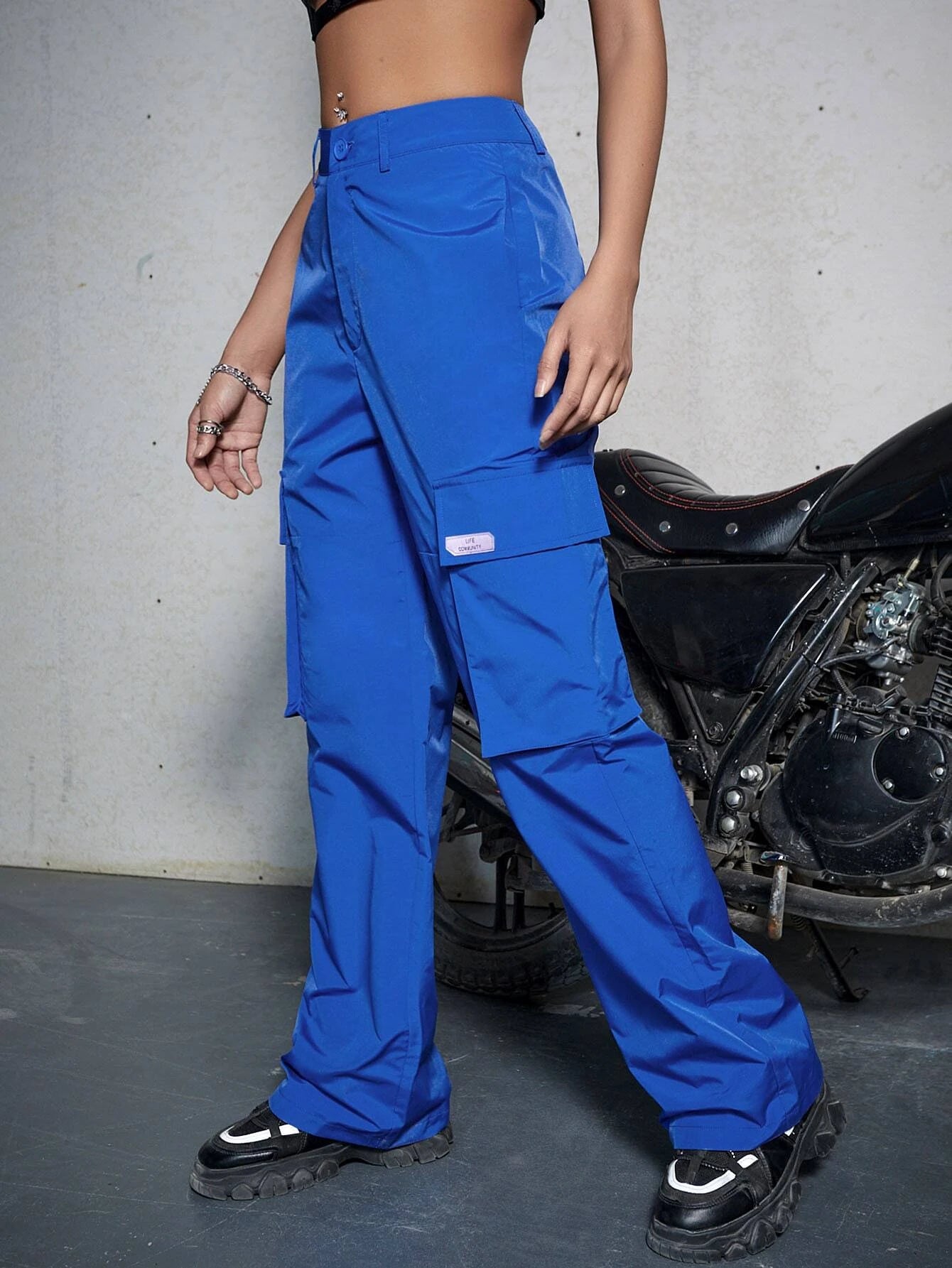 Patch Detail Flap Pocket Pants – pocket detail close-up