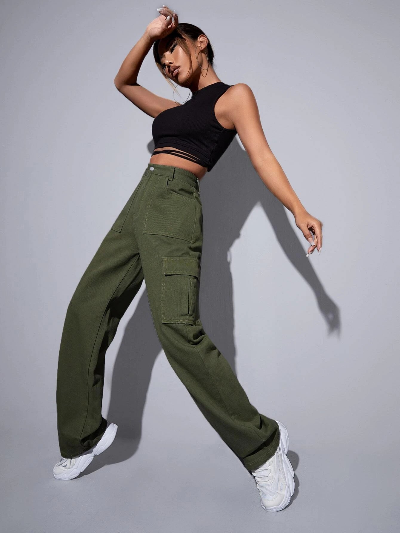 High Waist Cargo Jeans in Black – pocket detail close-up