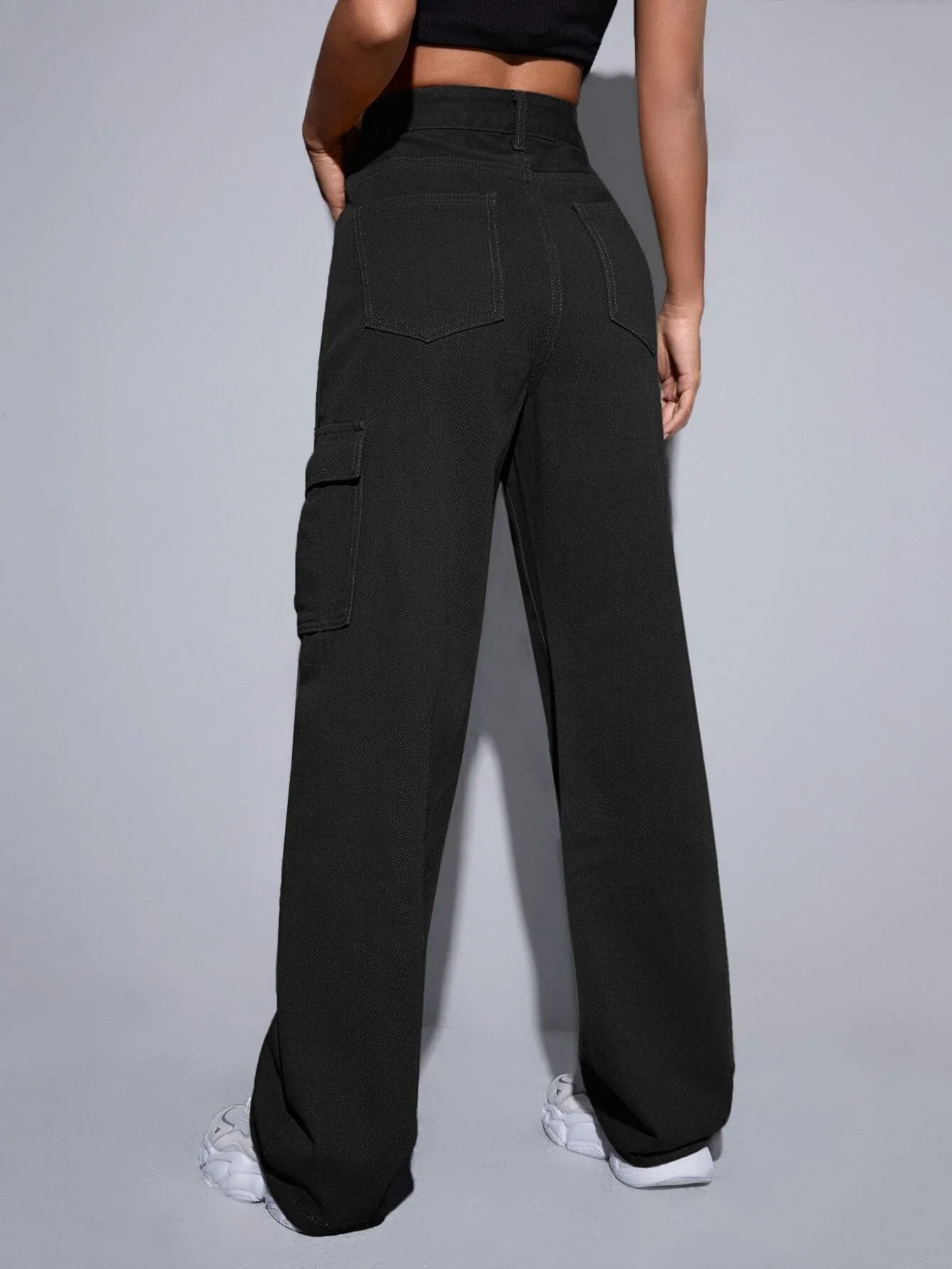 Cargo High Waist Jeans – model wearing view