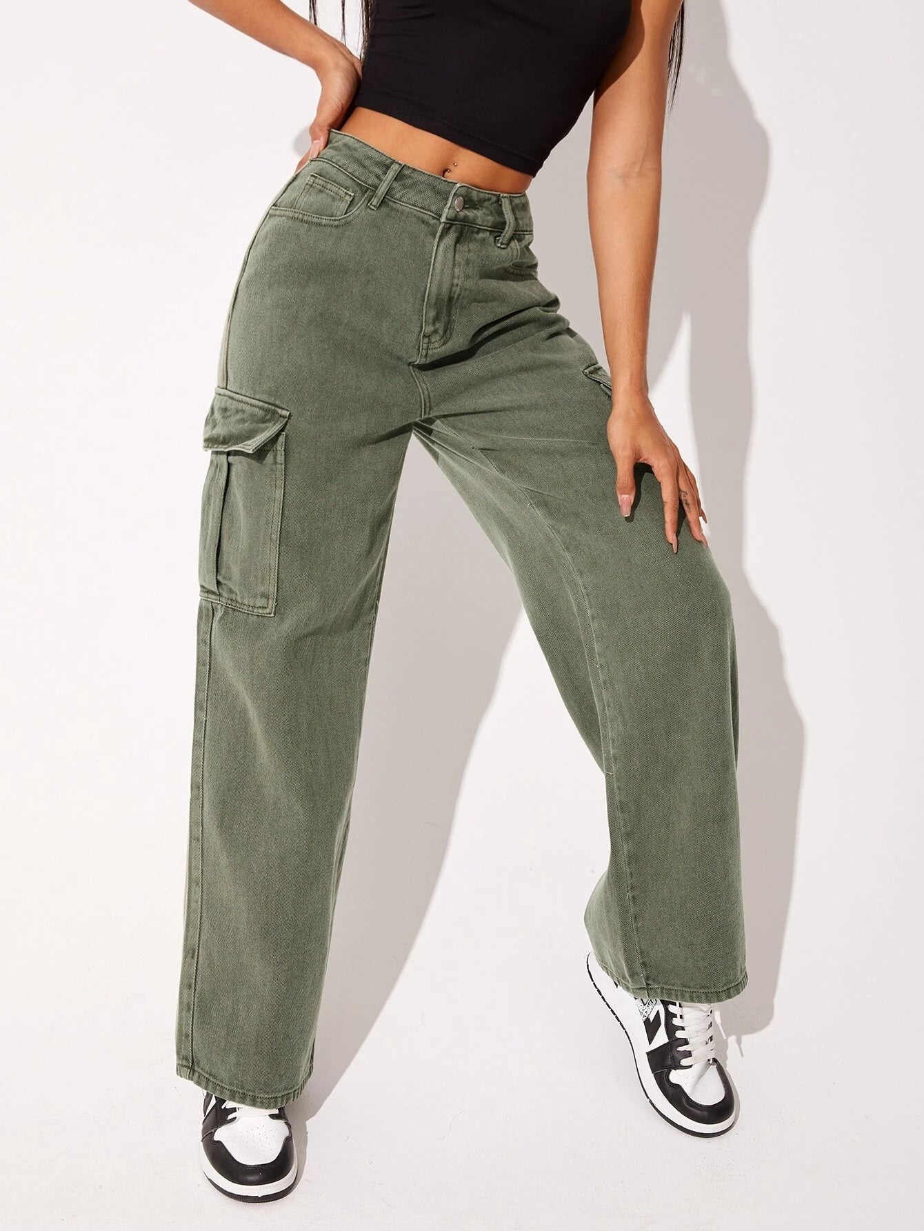 Plain Flap Pocket Cargo Jeans Style 4 – pocket detail close-up