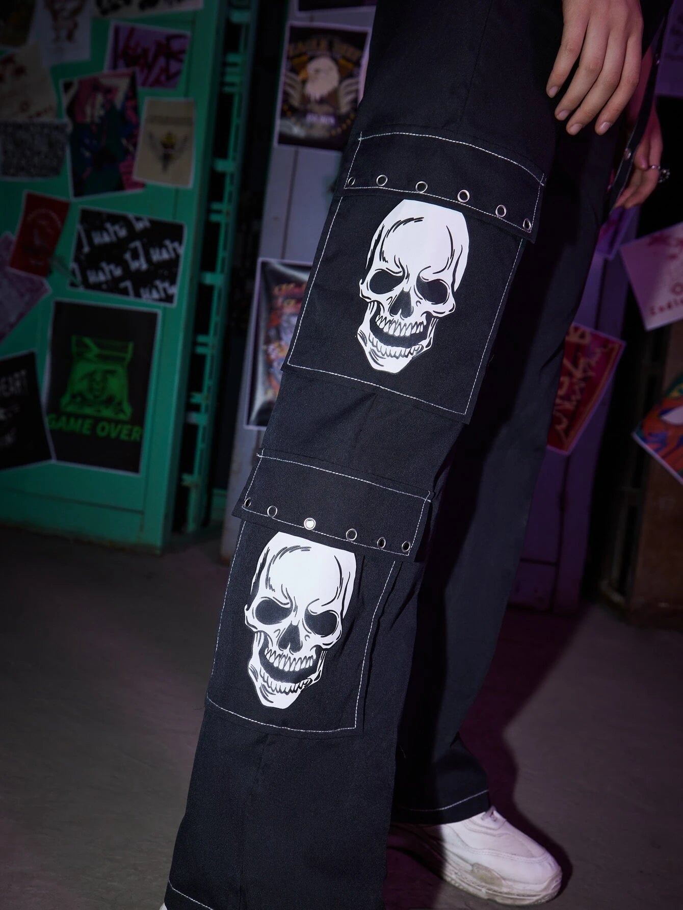 Graphic Print Grunge Punk Pocket Pants – waistband detail