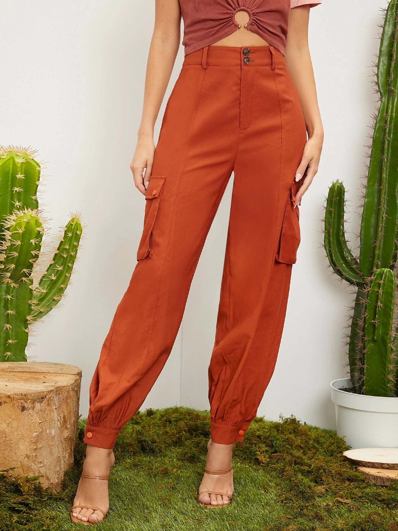 Tapered Flap Pocket Pants – back view detail