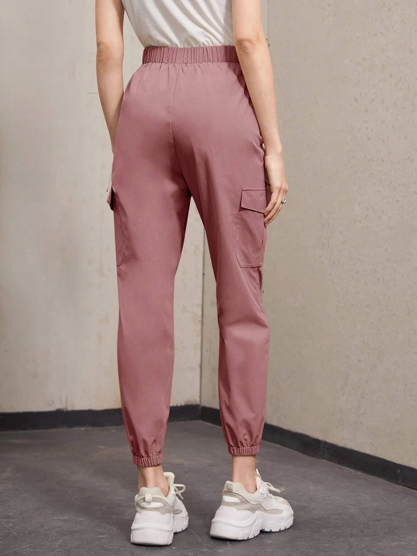 Flap Pocket Cropped Cargo Pant – back view detail