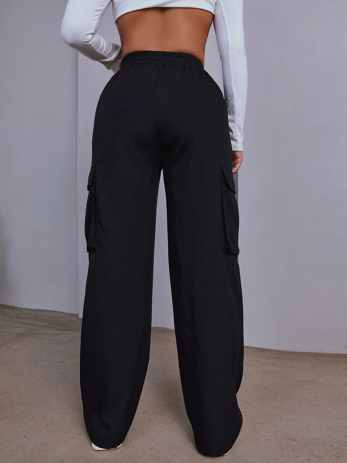 Plain Flap Pocket Side Casual Cargo Pants – pocket detail close-up