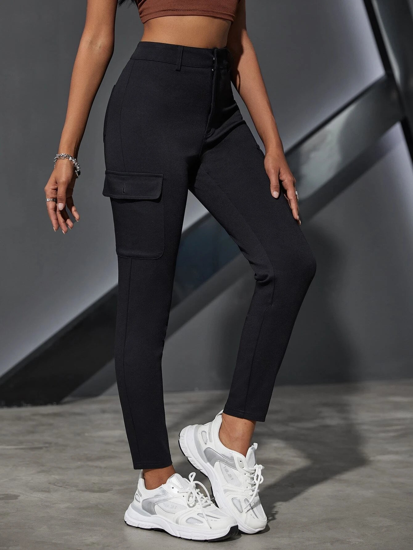 Denim Flap Pocket Plain Cargo Jeans – women's cargo pants front view