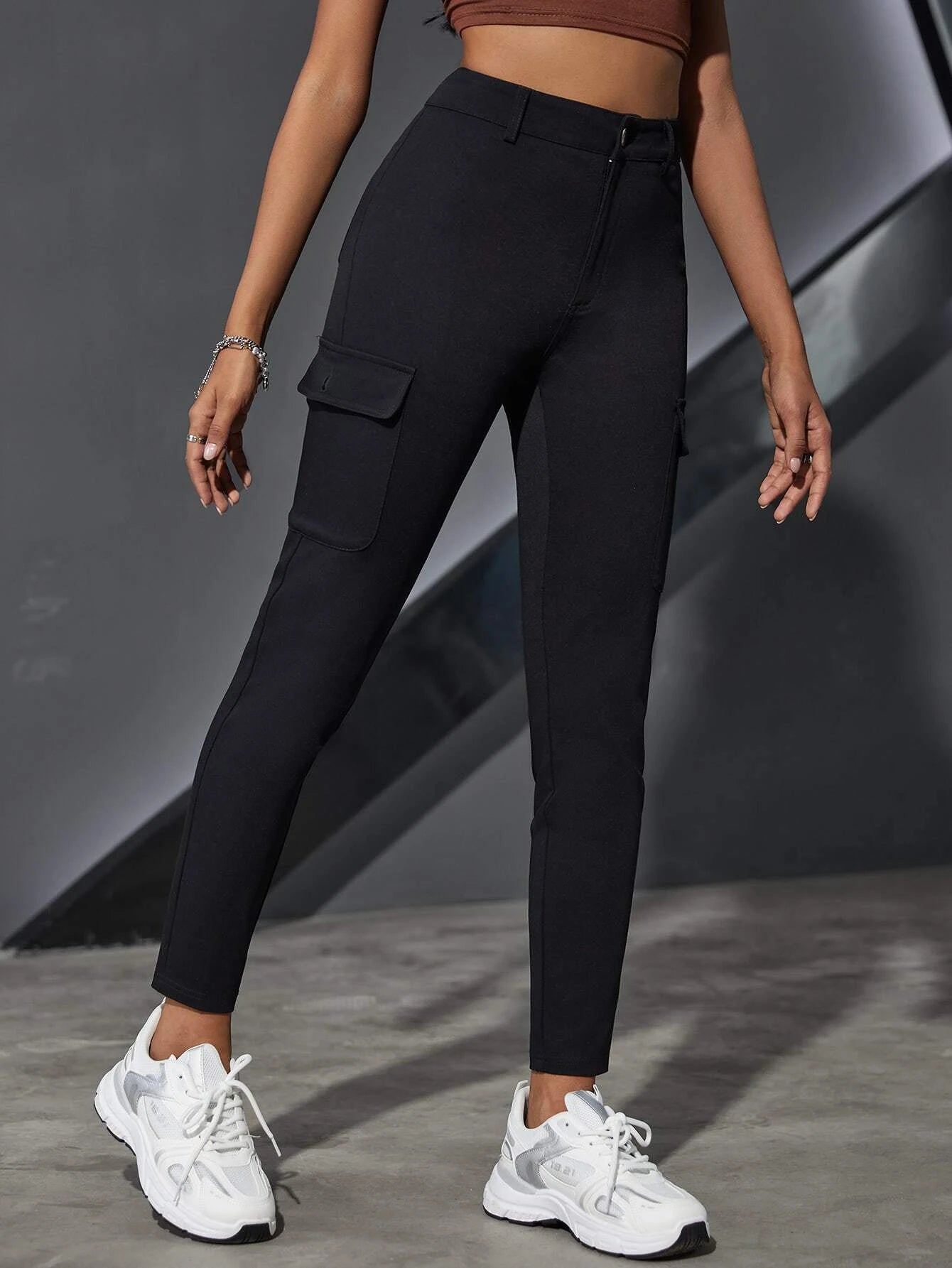 Denim Flap Pocket Plain Cargo Jeans – back view detail