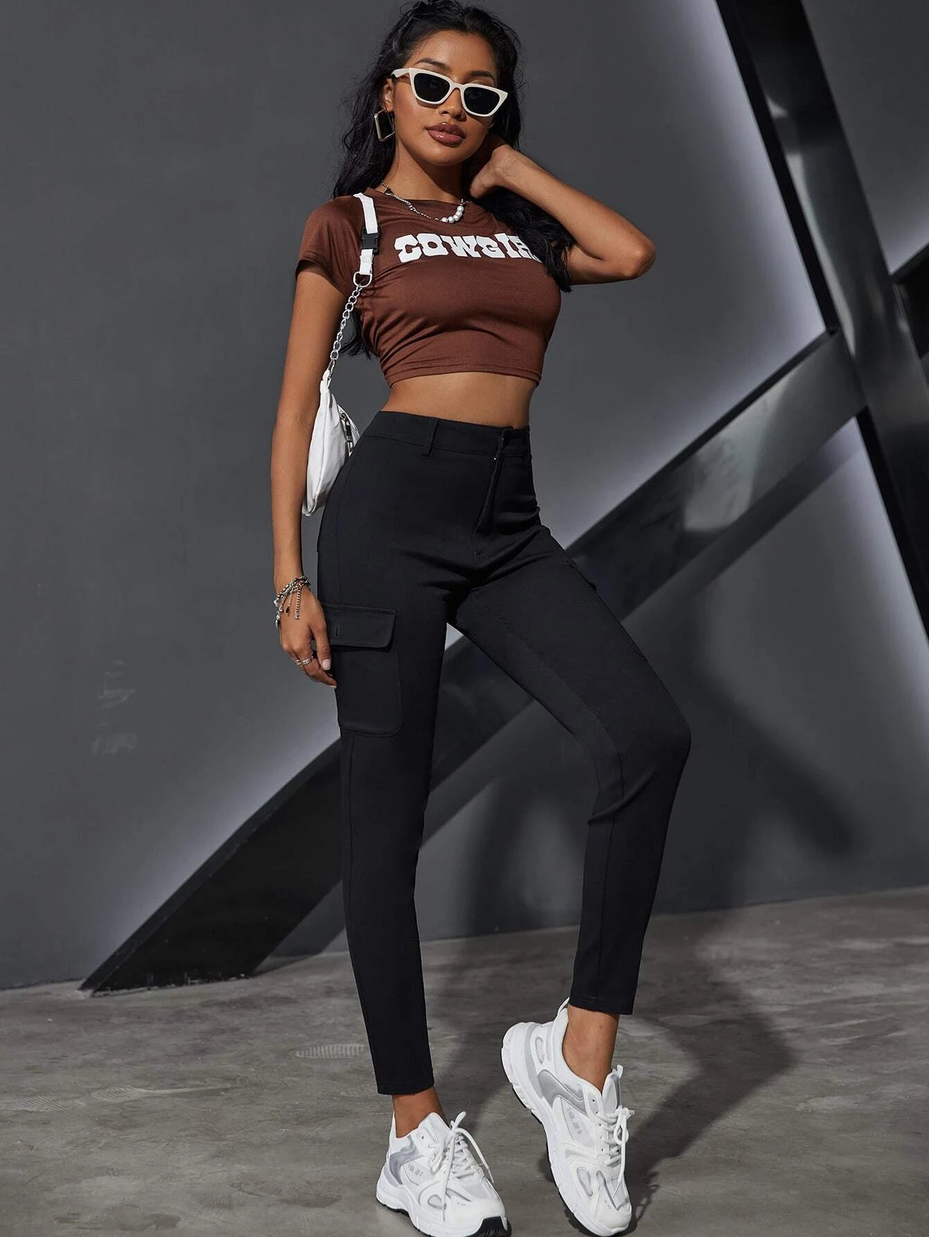 Denim Flap Pocket Plain Cargo Jeans – waistband detail