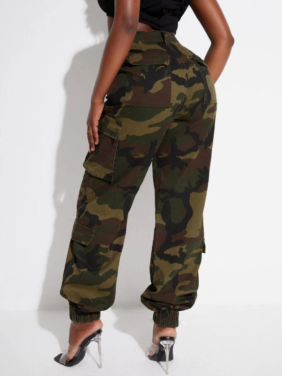 Camo Print Flap Pocket Side Cargo Jeans in Dark Green – full length outfit view