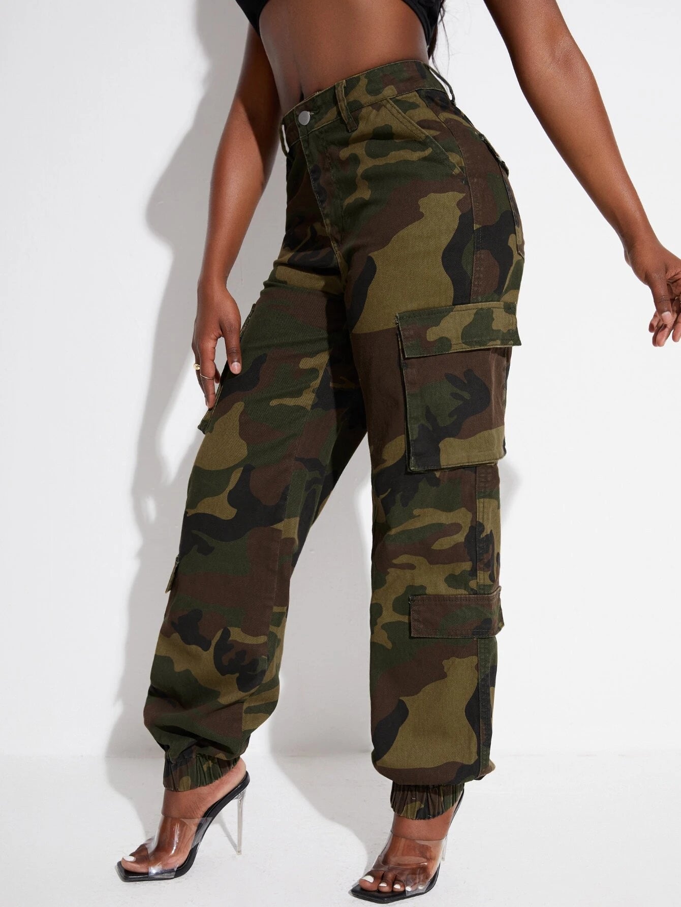 Camo Print Flap Pocket Side Cargo Jeans in Brown – waistband detail