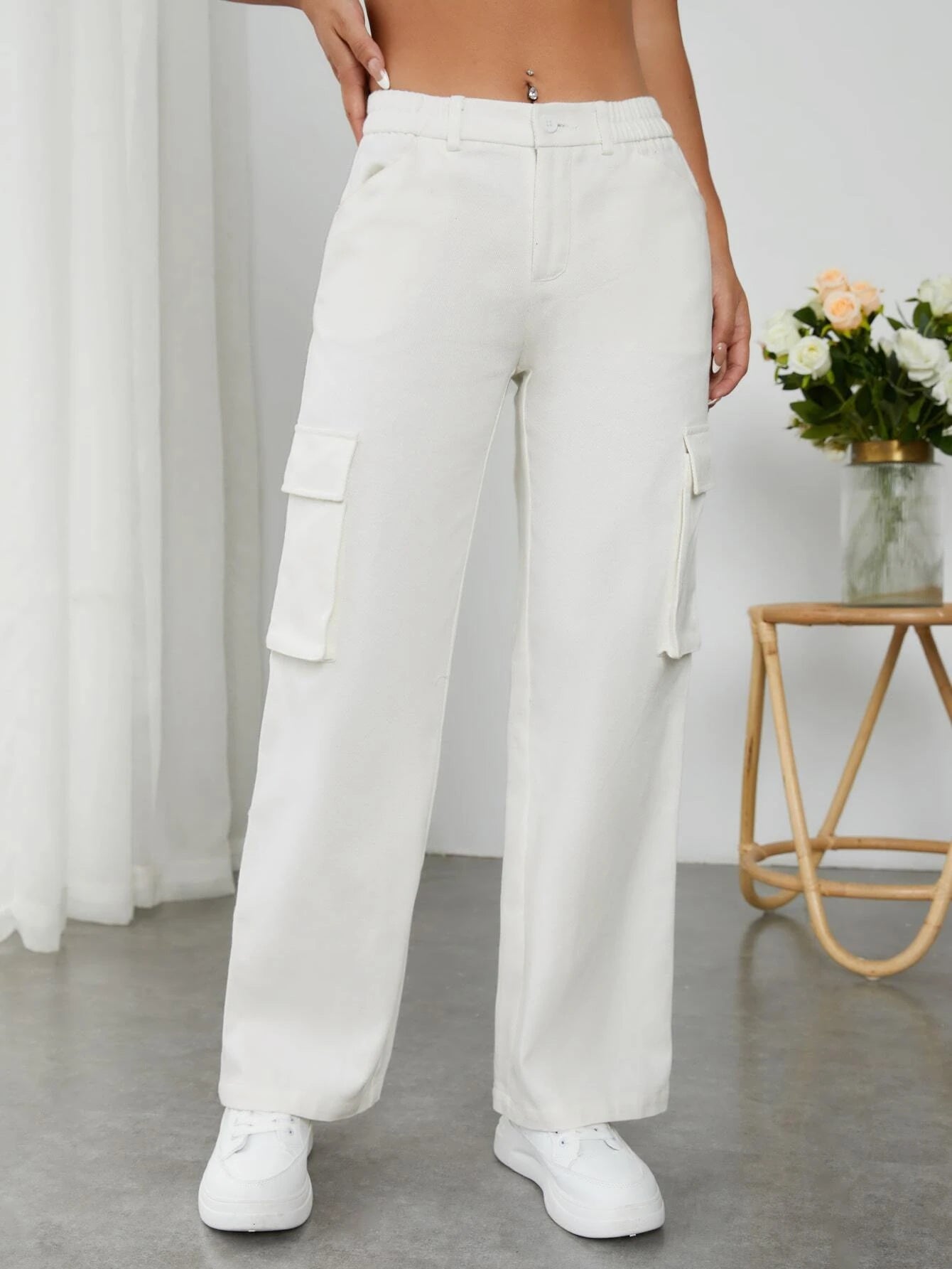 Solid Color Flap Pocket Zipper Fly Pants – back view detail