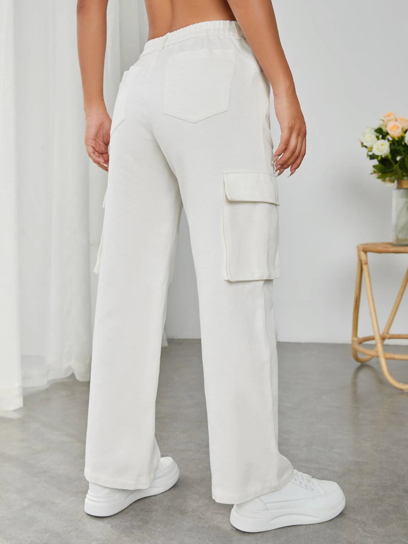 Solid Color Flap Pocket Zipper Fly Pants – pocket detail close-up