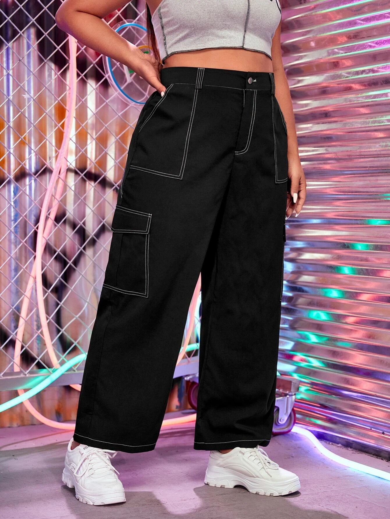Black Flap Pocket Side Cargo Pants – pocket detail close-up