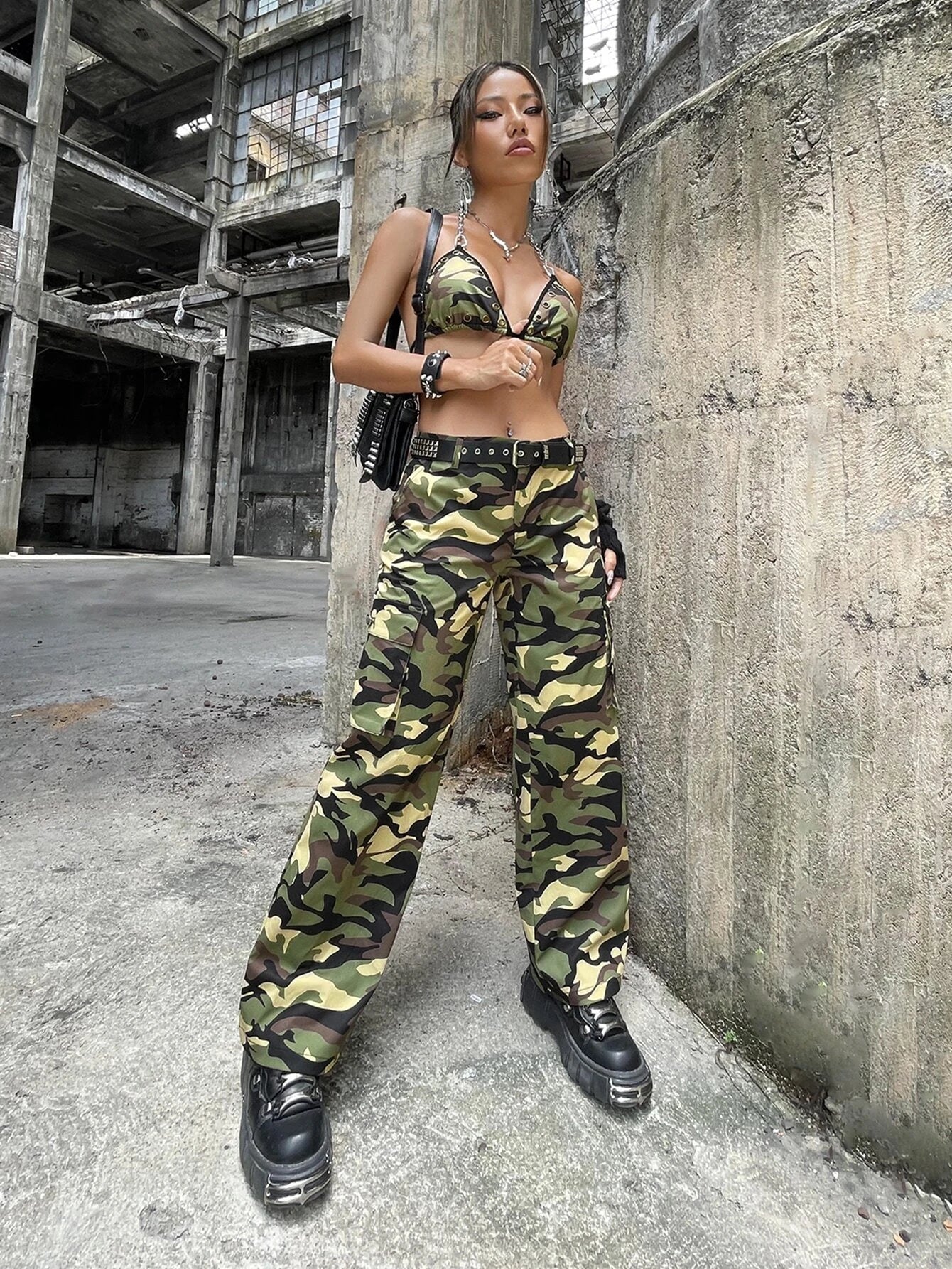 Camo Printed Pocket Cargo Pants – waistband detail