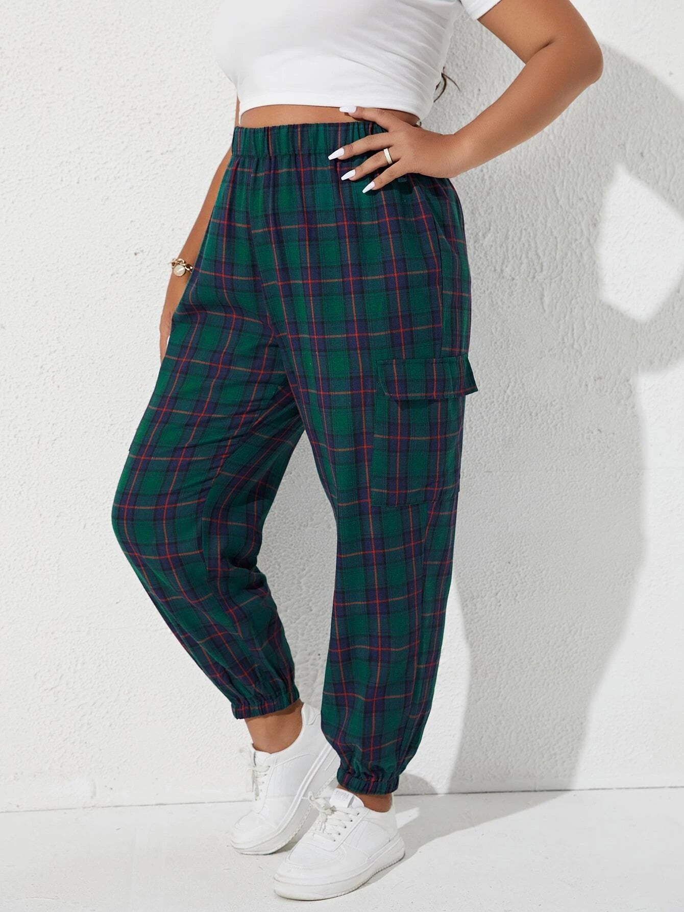 Plaid Print Flap Pocket Side Pants – pocket detail close-up