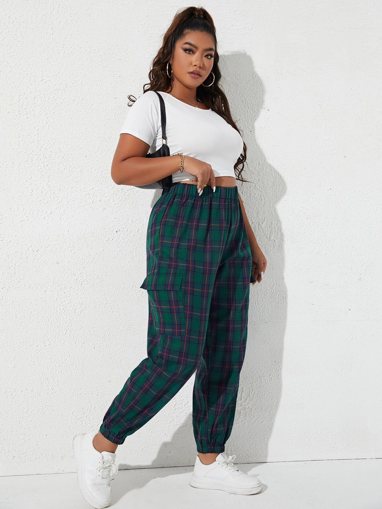 Plaid Print Flap Pocket Side Pants – full length outfit view