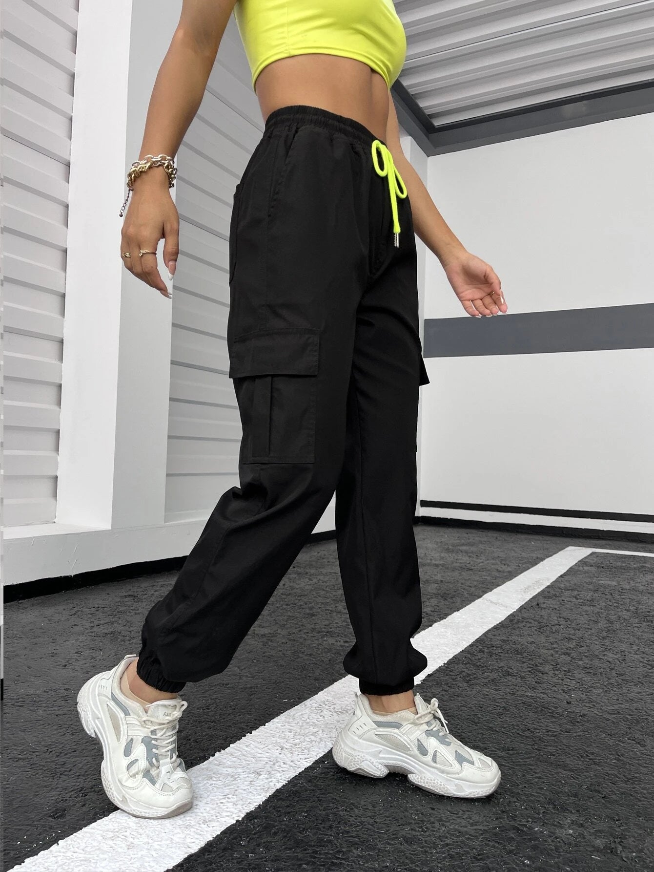 Drawstring Waist Flap Pocket Cargo Pants Style 4 – waistband detail