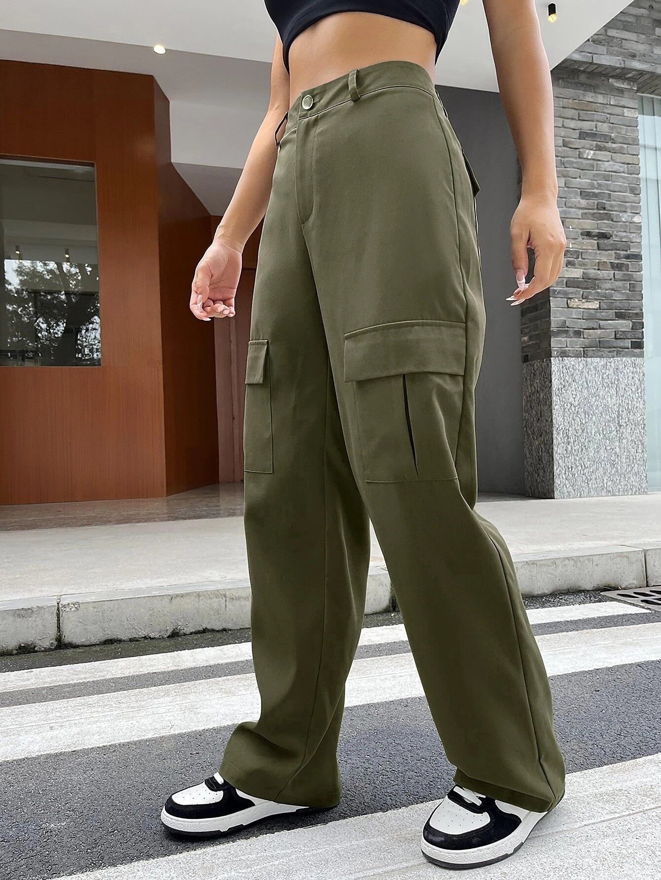 Casual Pocket Side Cargo Pant – pocket detail close-up