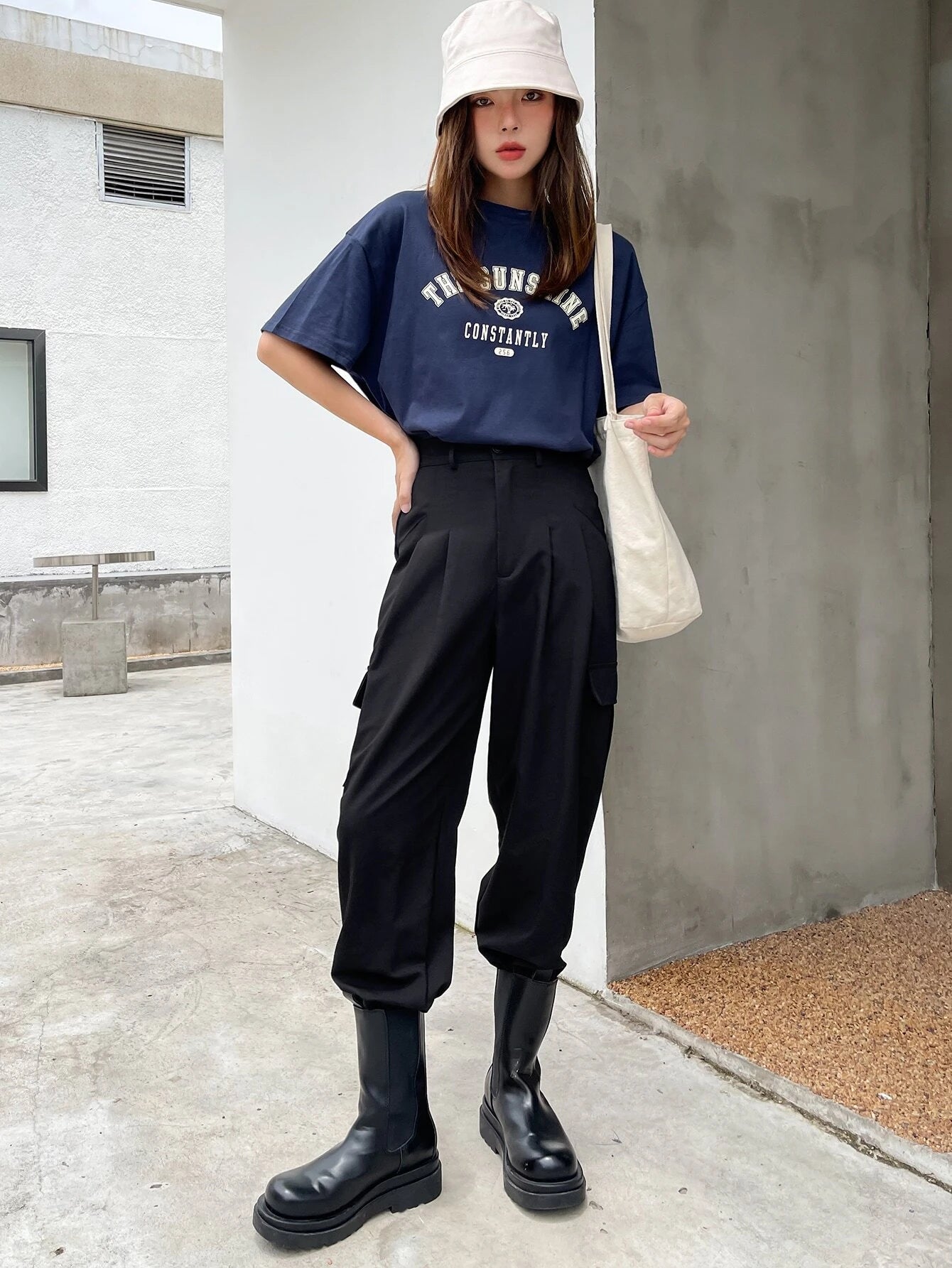 Side Pleated Flap Pocket Cargo Pants – back view detail